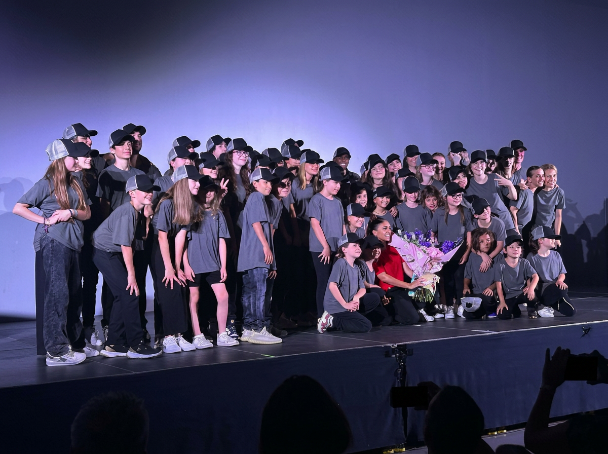 Grande photo de groupe sur scène
